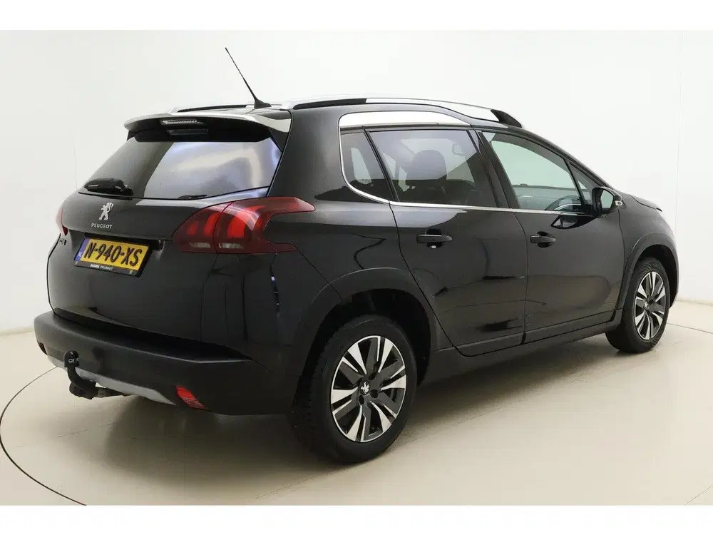 Peugeot 2008 1.2 PureTech Allure uit 2019, foto 2