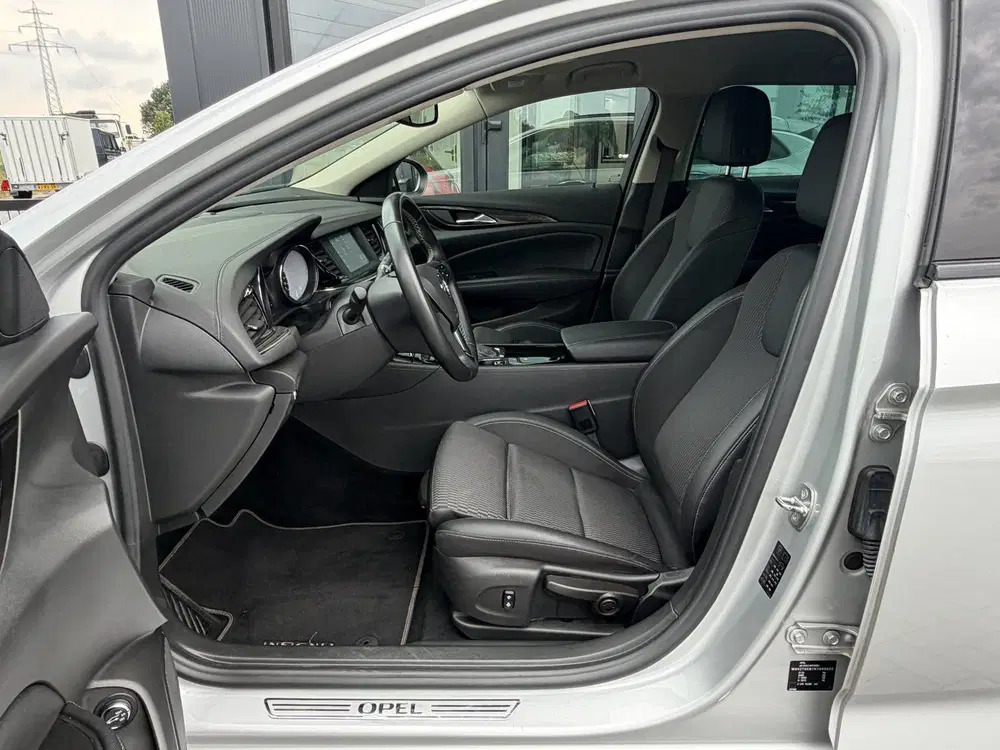 Opel Insignia 1.5 Turbo Innovation OPC line uit 2019, foto 11