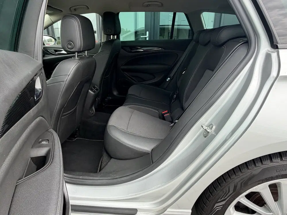 Opel Insignia 1.5 Turbo Innovation OPC line uit 2019, foto 12
