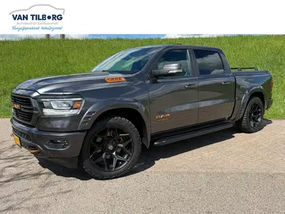 Dodge RAM 5.7 HEMI V8 4x4 Crew Cab Big Horn CUSTOM C uit 2019
