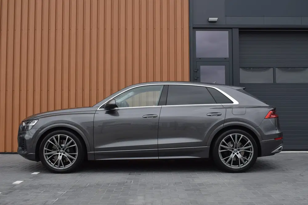 Audi Q8 55 TFSI e Quattro uit 2021, foto 2