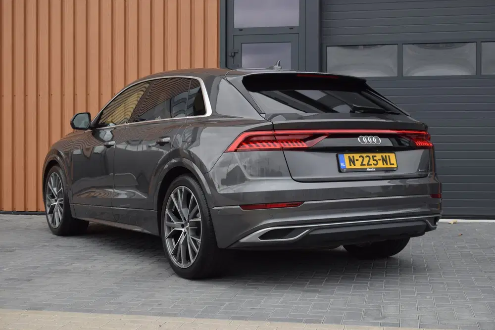 Audi Q8 55 TFSI e Quattro uit 2021, foto 3