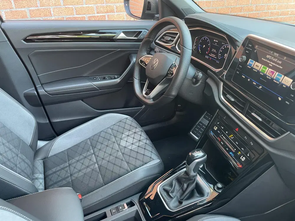 Volkswagen T-Roc 1.5 TSI 150pk DSG R-Line Navigatie Apple C uit 2023, foto 12