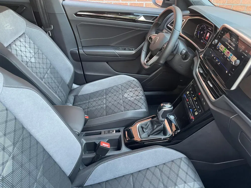 Volkswagen T-Roc 1.5 TSI 150pk DSG R-Line Navigatie Apple C uit 2023, foto 13