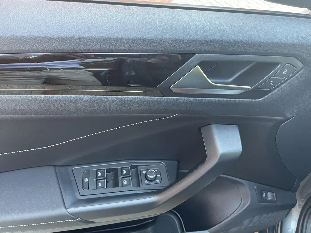 Volkswagen T-Roc 1.5 TSI 150pk DSG R-Line Navigatie Apple C uit 2023, foto 15