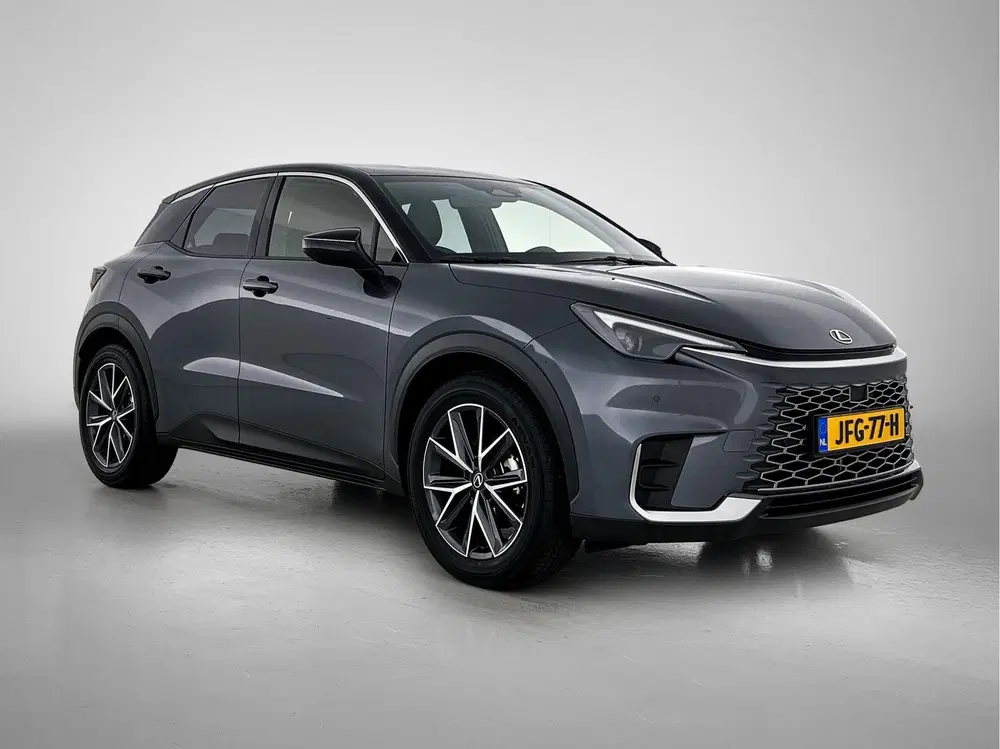 Lexus LBX Emotion + Tech Pack uit 2025, foto 12