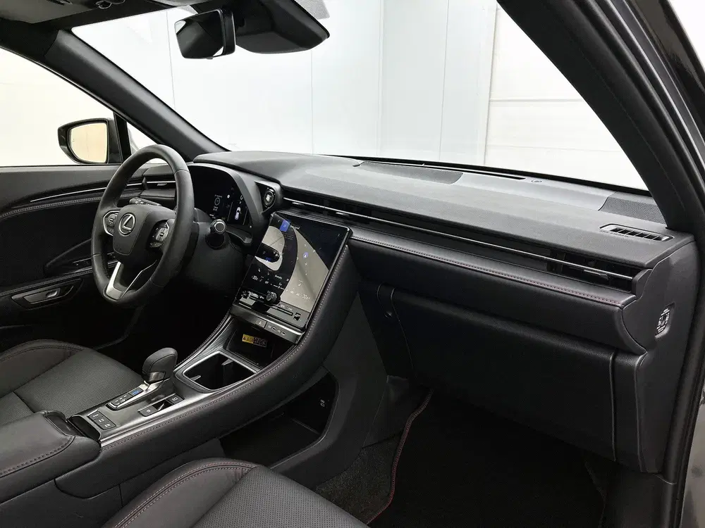 Lexus LBX Emotion + Tech Pack uit 2025, foto 6