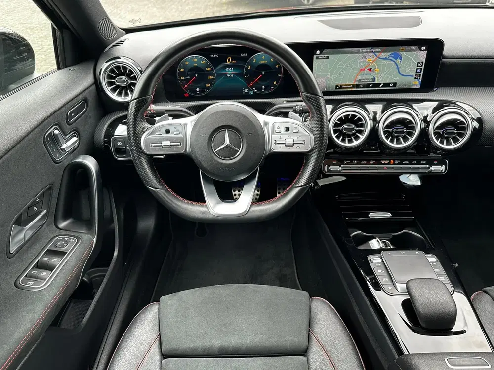 Mercedes-Benz A-Klasse 250 4MATIC AMG Premium Plus uit 2022, foto 14