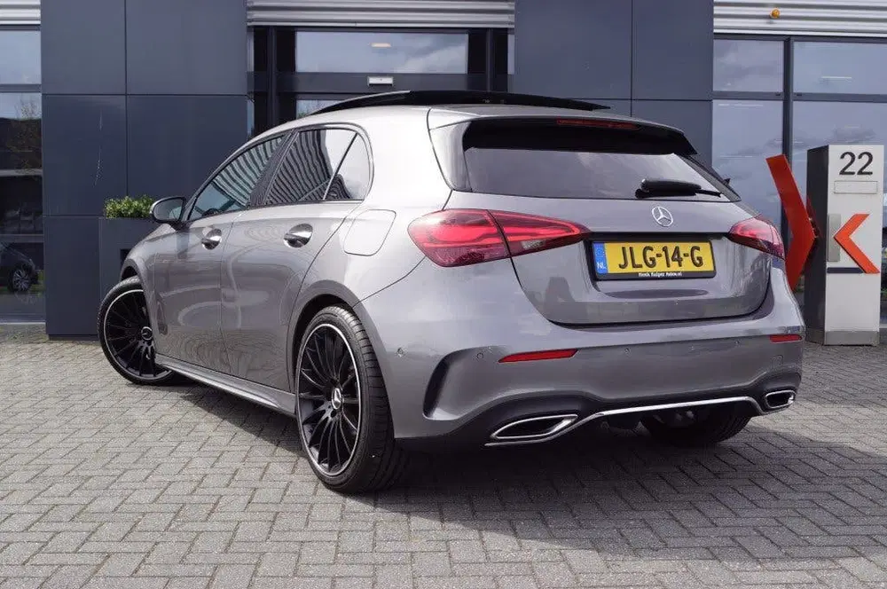 Mercedes-Benz A-Klasse 200 AMG LINE uit 2023, foto 2