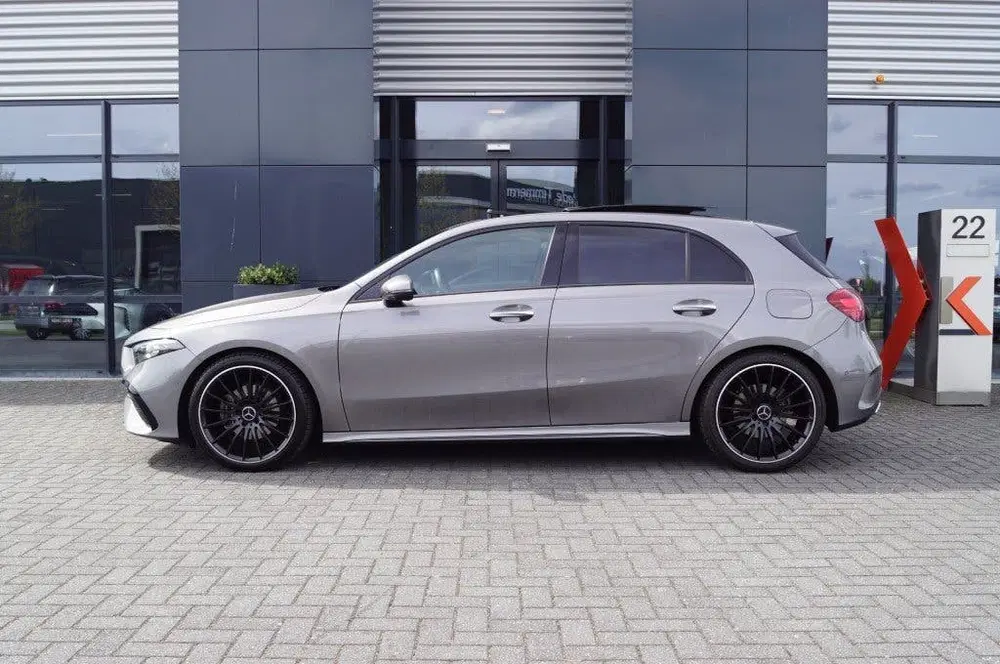 Mercedes-Benz A-Klasse 200 AMG LINE uit 2023, foto 5