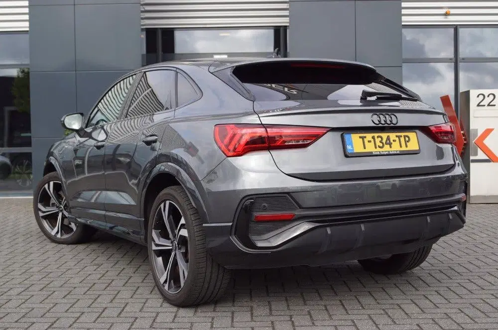 Audi Q3 45 TFSI-e S-Line uit 2021, foto 2