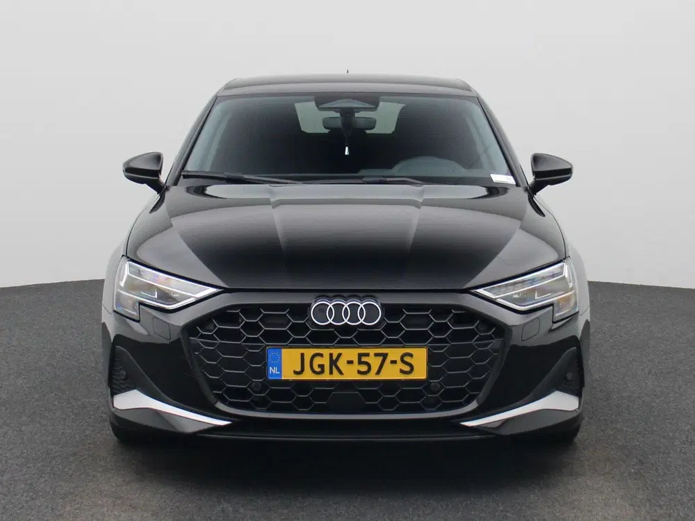 Audi A3 40 TFSI e Advanced edition 204 PK uit 2025, foto 2