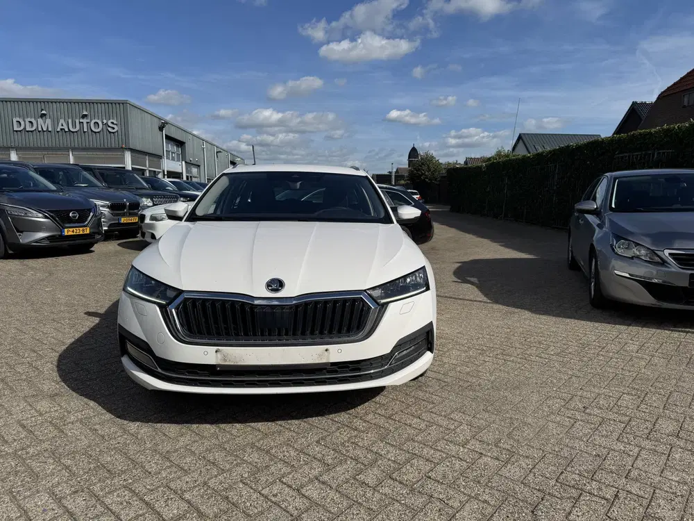 Skoda Octavia 2.0 TDI Automaat uit 2022, foto 2