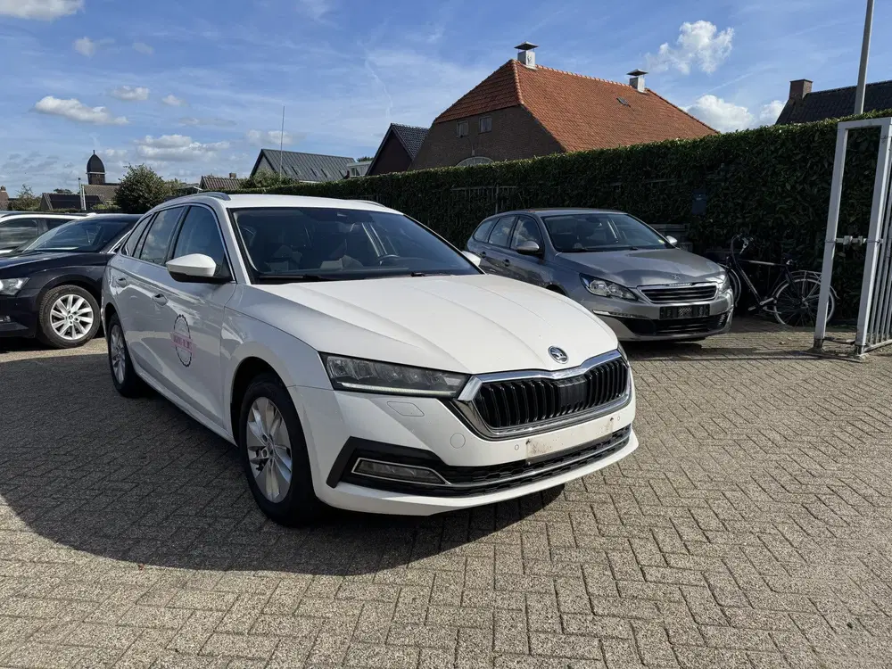 Skoda Octavia 2.0 TDI Automaat uit 2022, foto 3