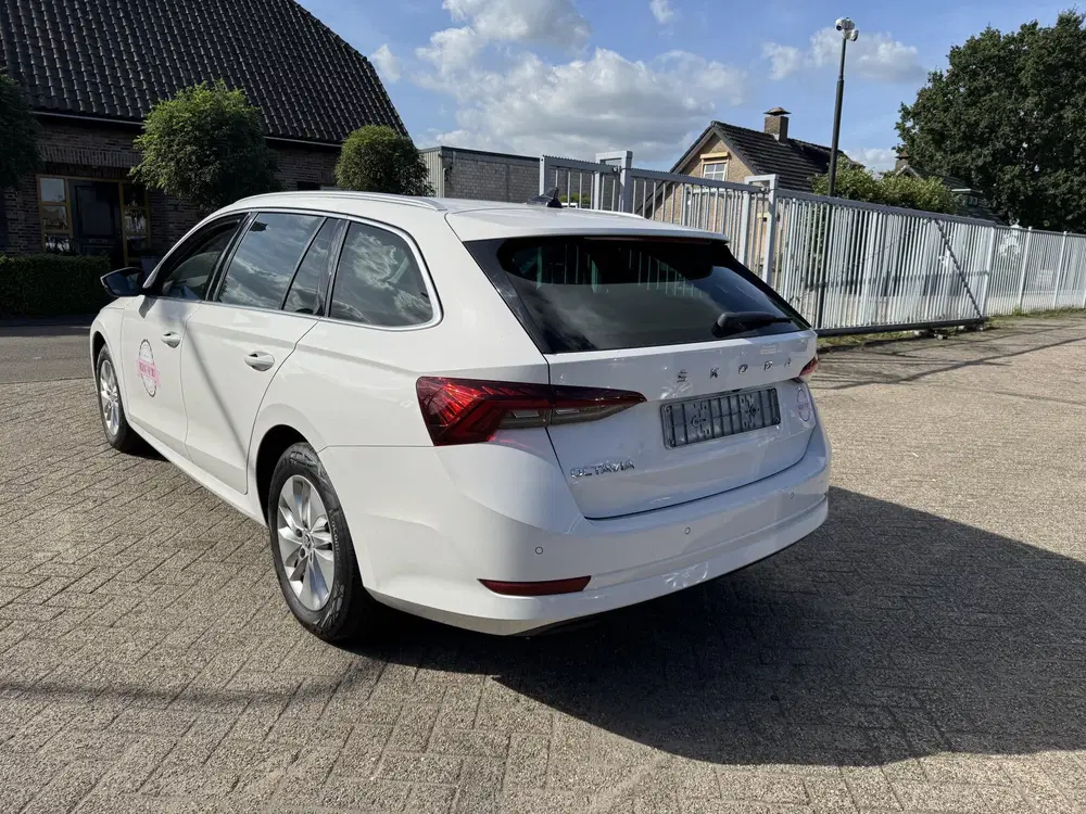 Skoda Octavia 2.0 TDI Automaat uit 2022, foto 4
