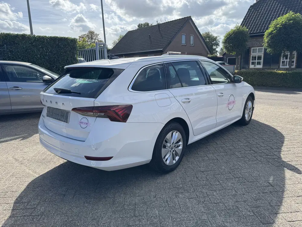 Skoda Octavia 2.0 TDI Automaat uit 2022, foto 6