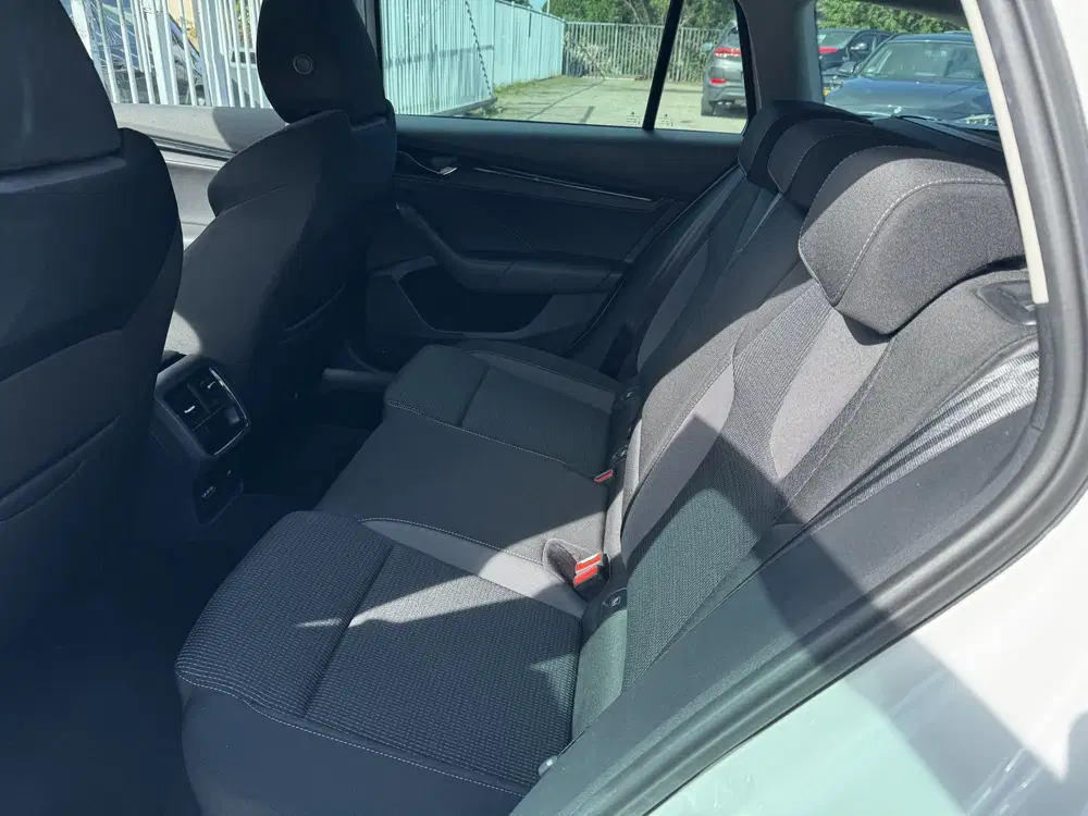 Skoda Octavia 2.0 TDI Automaat uit 2022, foto 7
