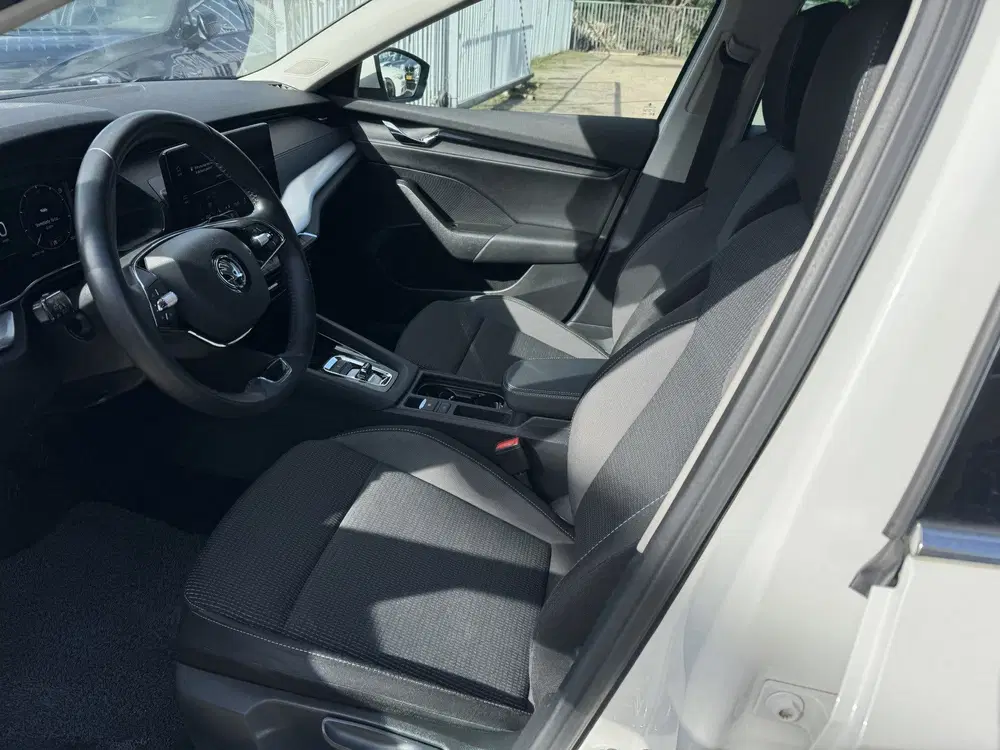 Skoda Octavia 2.0 TDI Automaat uit 2022, foto 9