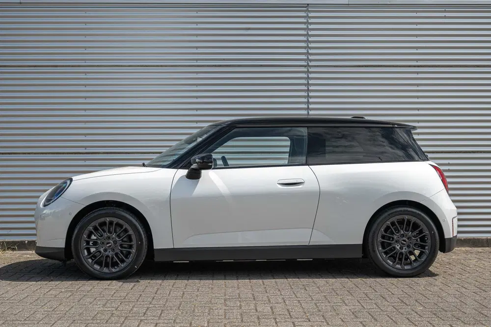 Mini Hatchback Cooper SE uit 2026, foto 2