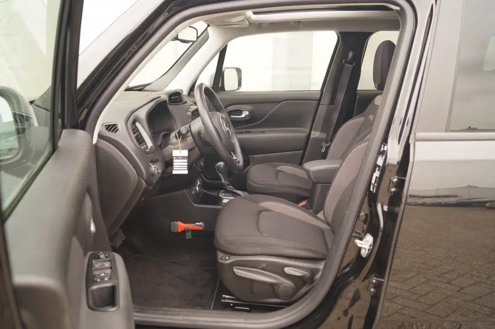 Jeep Renegade 4xe 240 PHEV Hybrid 4WD Limited -PANO-CAM uit 2022, foto 7