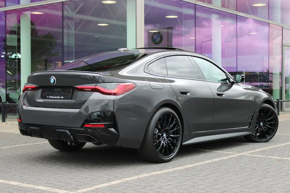 BMW 4-serie Coupé M440i xDrive High Executive Automaat uit 2022, foto 3