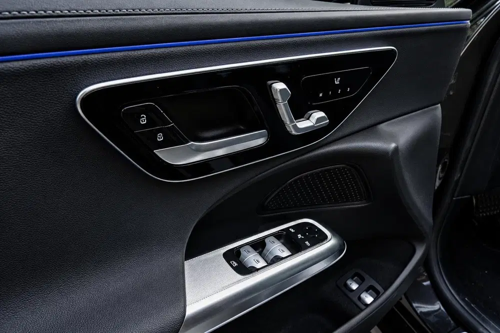 Mercedes-Benz E-Klasse 300 e AMG Line uit 2023, foto 10