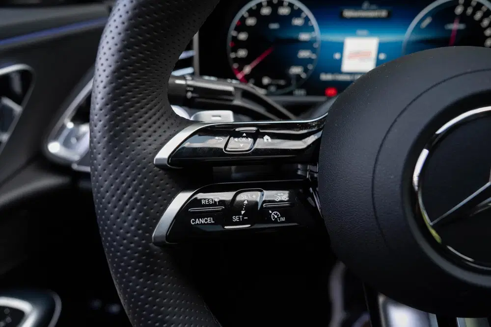 Mercedes-Benz E-Klasse 300 e AMG Line uit 2023, foto 13