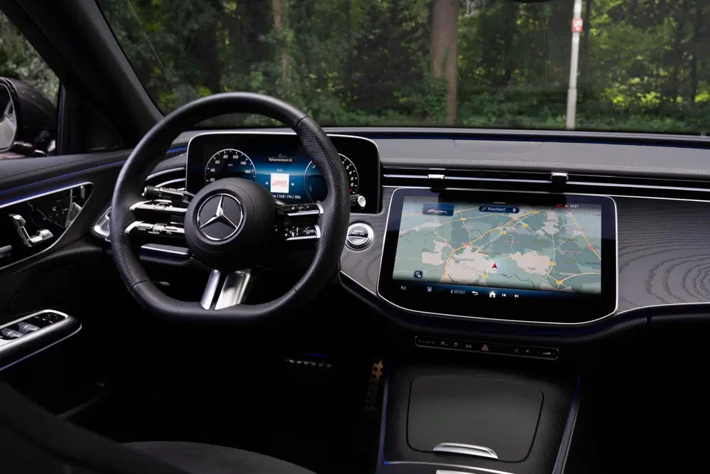 Mercedes-Benz E-Klasse 300 e AMG Line uit 2023, foto 6