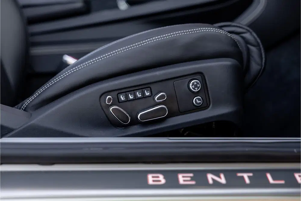 Bentley Continental GTC 4.0 V8 Azure uit 2023, foto 10