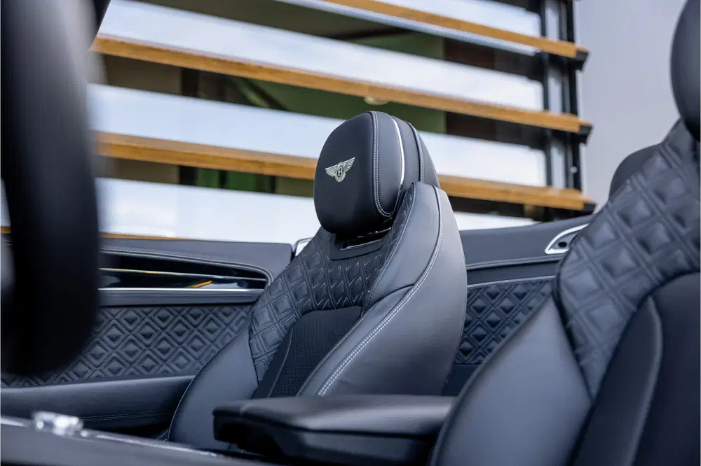 Bentley Continental GTC 4.0 V8 Azure uit 2023, foto 11