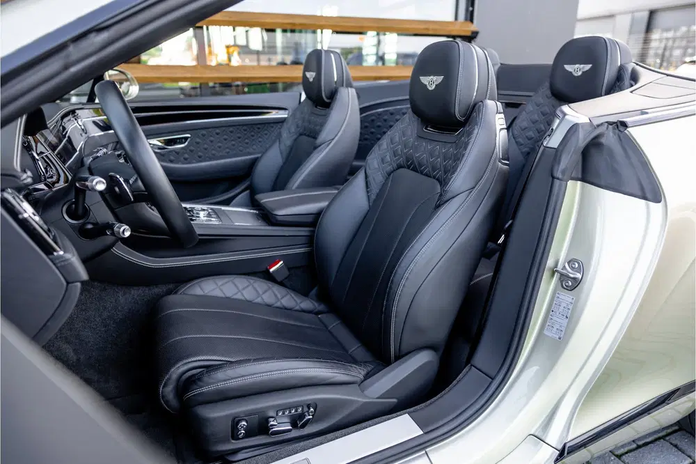 Bentley Continental GTC 4.0 V8 Azure uit 2023, foto 9