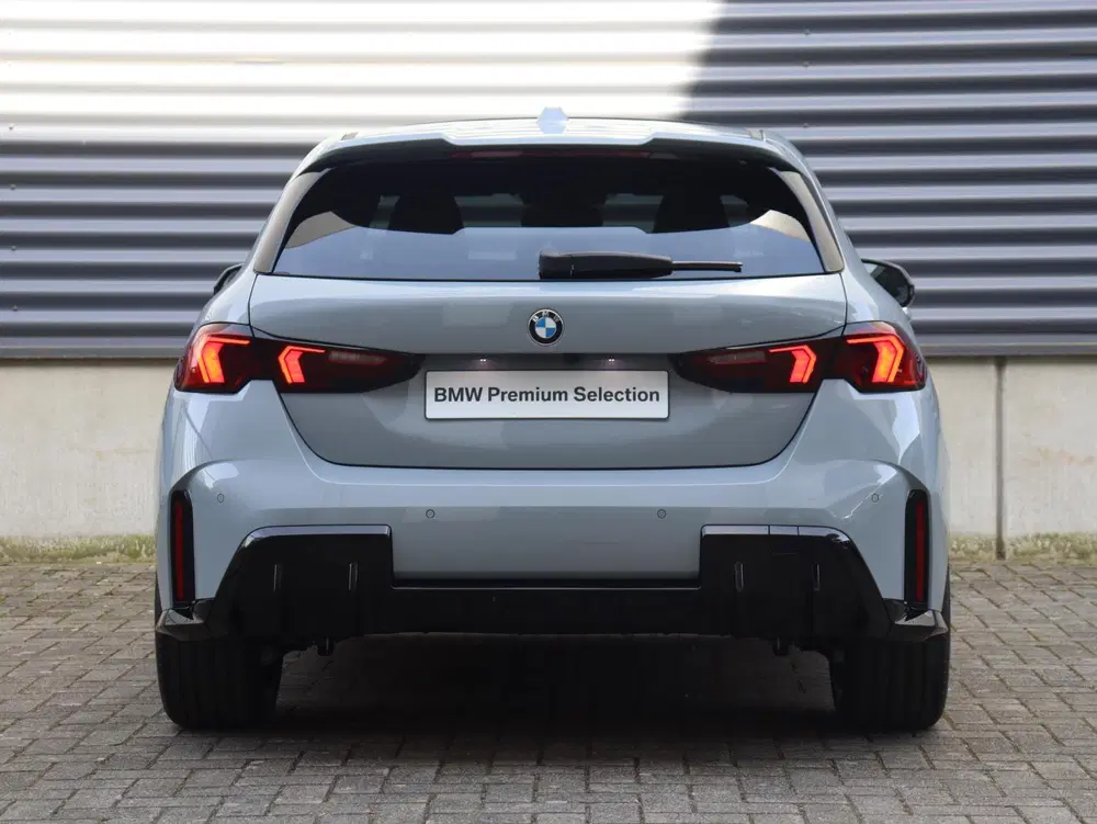 BMW 1-serie 5-deurs 120 uit 2026, foto 4