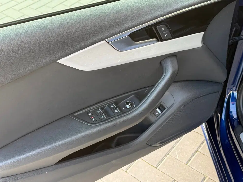 Audi A4 35 TFSI S edition uit 2020, foto 14