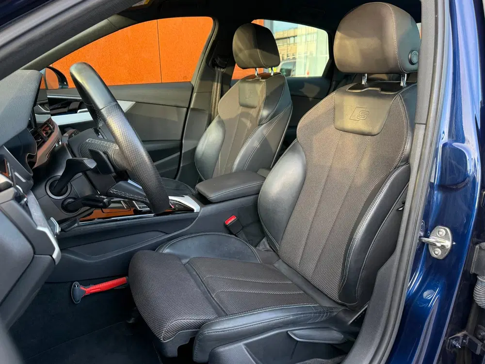 Audi A4 35 TFSI S edition uit 2020, foto 15