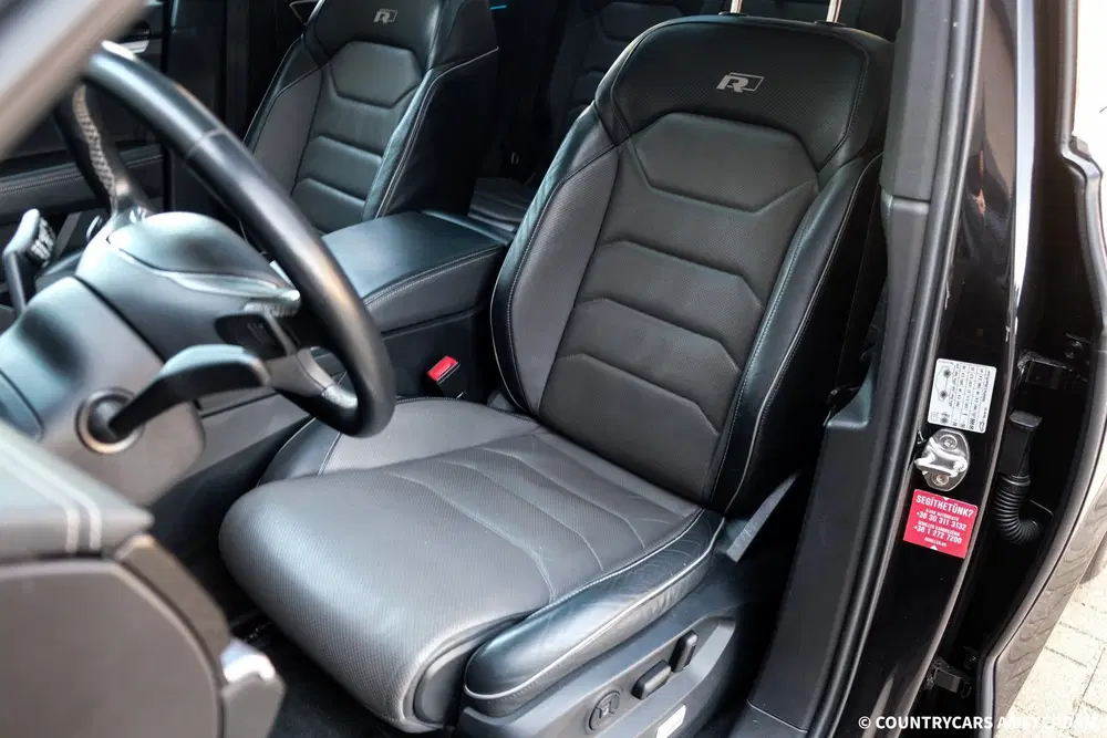 Volkswagen Touareg 4.0 V8 TDI R-Line 4Motion uit 2019, foto 10