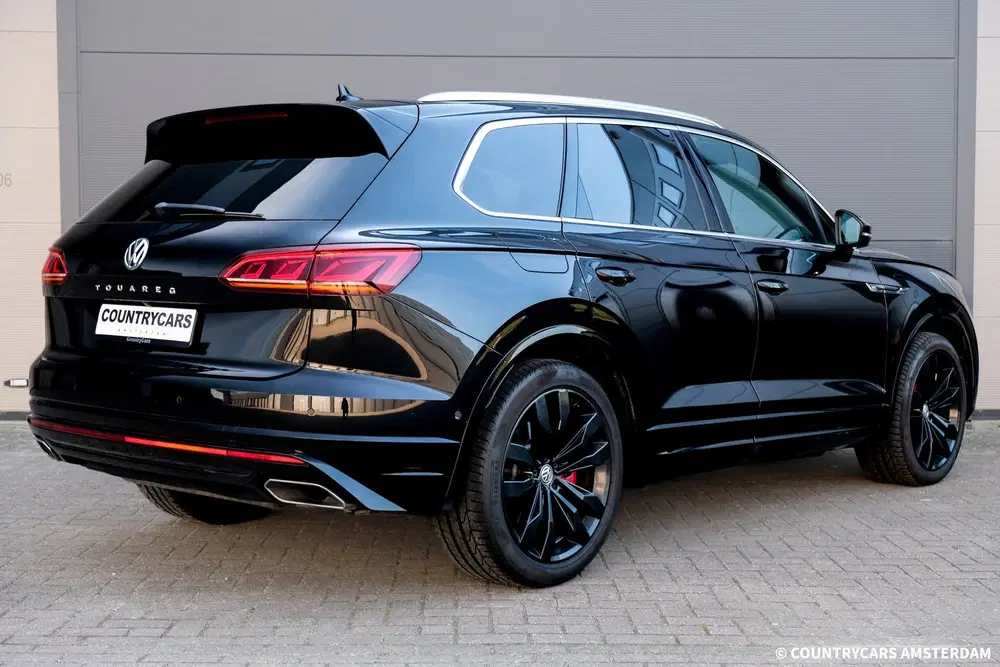 Volkswagen Touareg 4.0 V8 TDI R-Line 4Motion uit 2019, foto 2