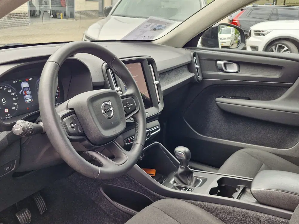 Volvo XC40 T2 Momentum uit 2022, foto 10