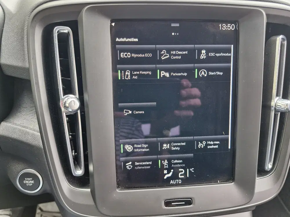 Volvo XC40 T2 Momentum uit 2022, foto 11