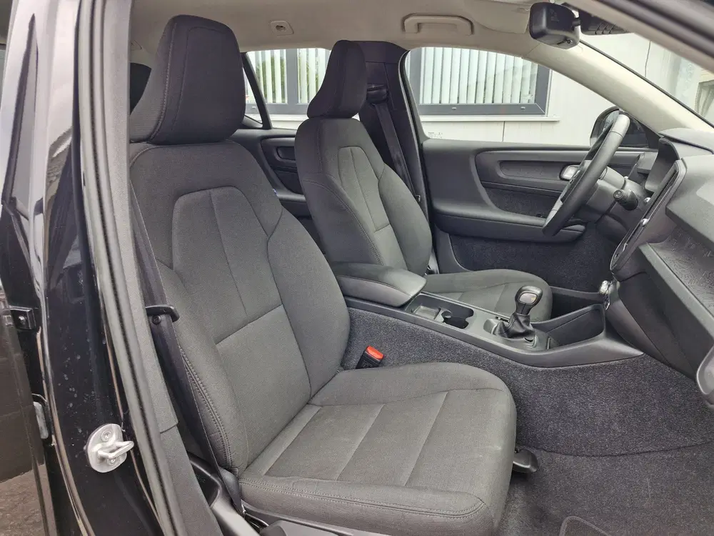 Volvo XC40 T2 Momentum uit 2022, foto 14