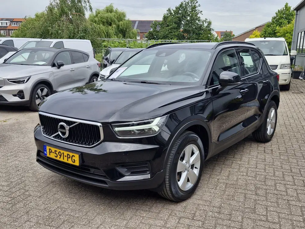 Volvo XC40 T2 Momentum uit 2022, foto 4