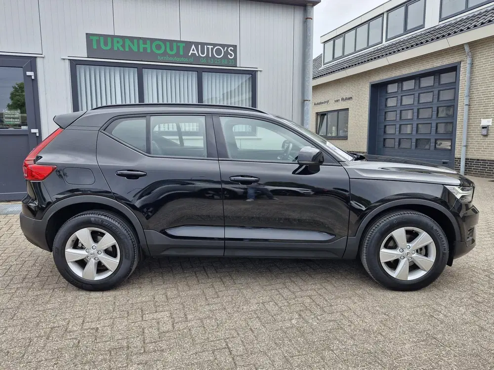 Volvo XC40 T2 Momentum uit 2022, foto 6