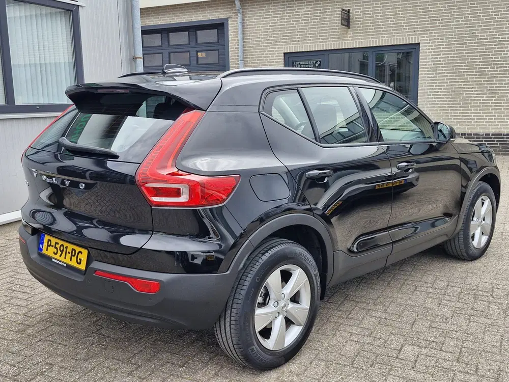 Volvo XC40 T2 Momentum uit 2022, foto 7