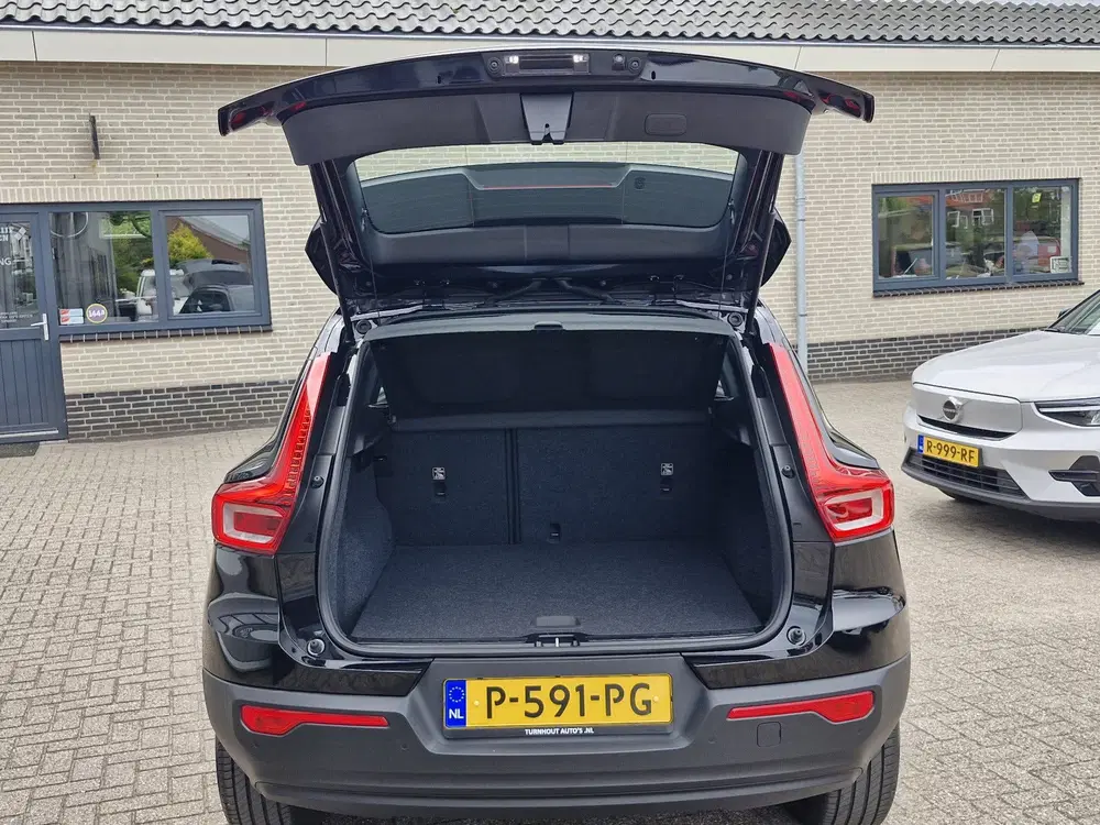 Volvo XC40 T2 Momentum uit 2022, foto 8