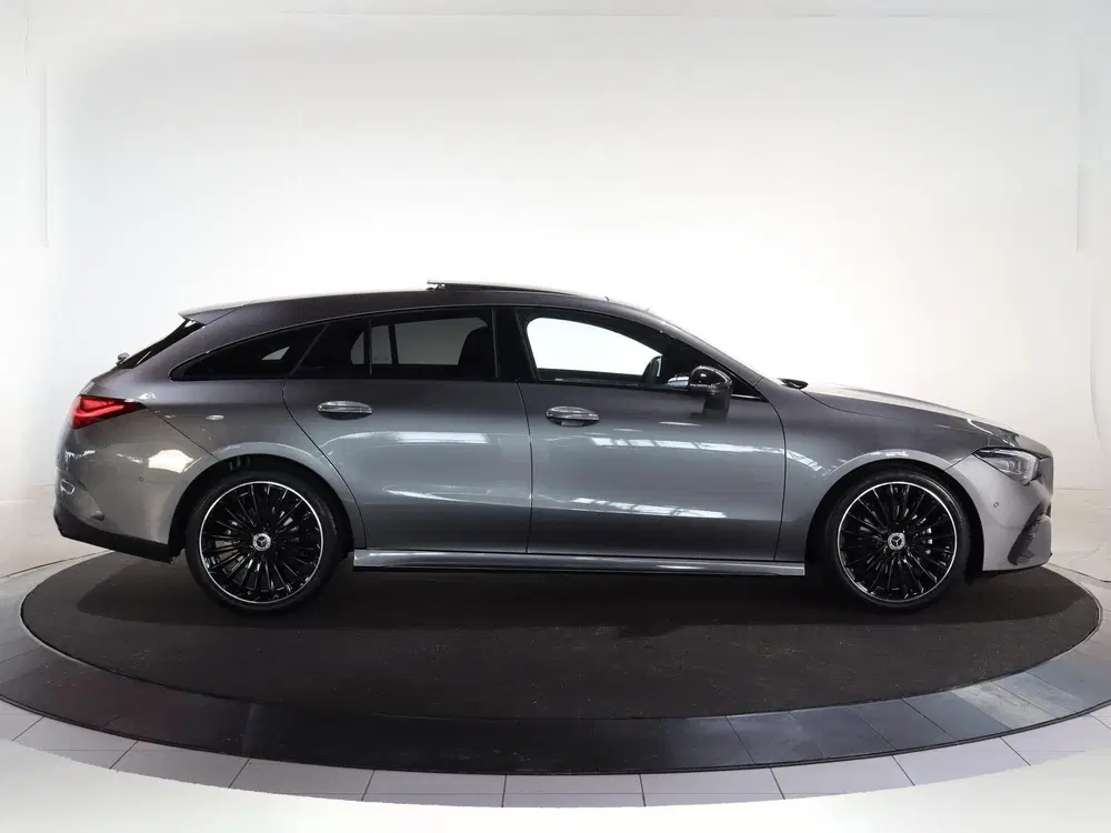 Mercedes-Benz CLA 180 Business Solutio uit 2025, foto 2