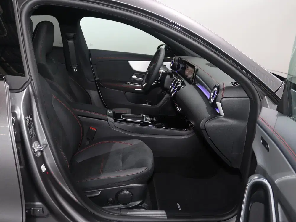 Mercedes-Benz CLA 180 Business Solutio uit 2025, foto 4