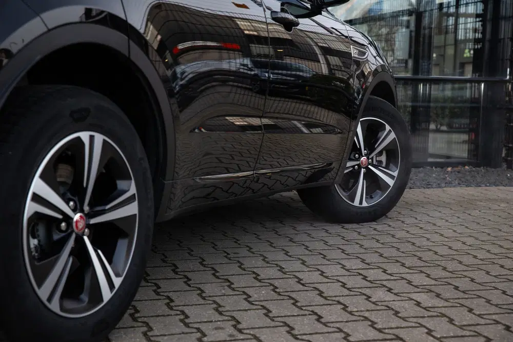 Jaguar E-Pace 1.5 P300e AWD R-Dynamic SE uit 2021, foto 9