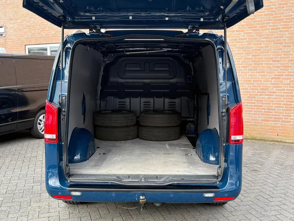 Mercedes-Benz Vito 114CDI 136PK Lang 9G-Tronic uit 2021, foto 3