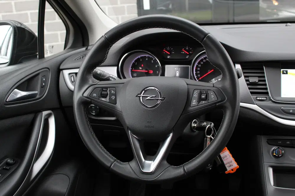 Opel Astra 1.2 Edition uit 2021, foto 12