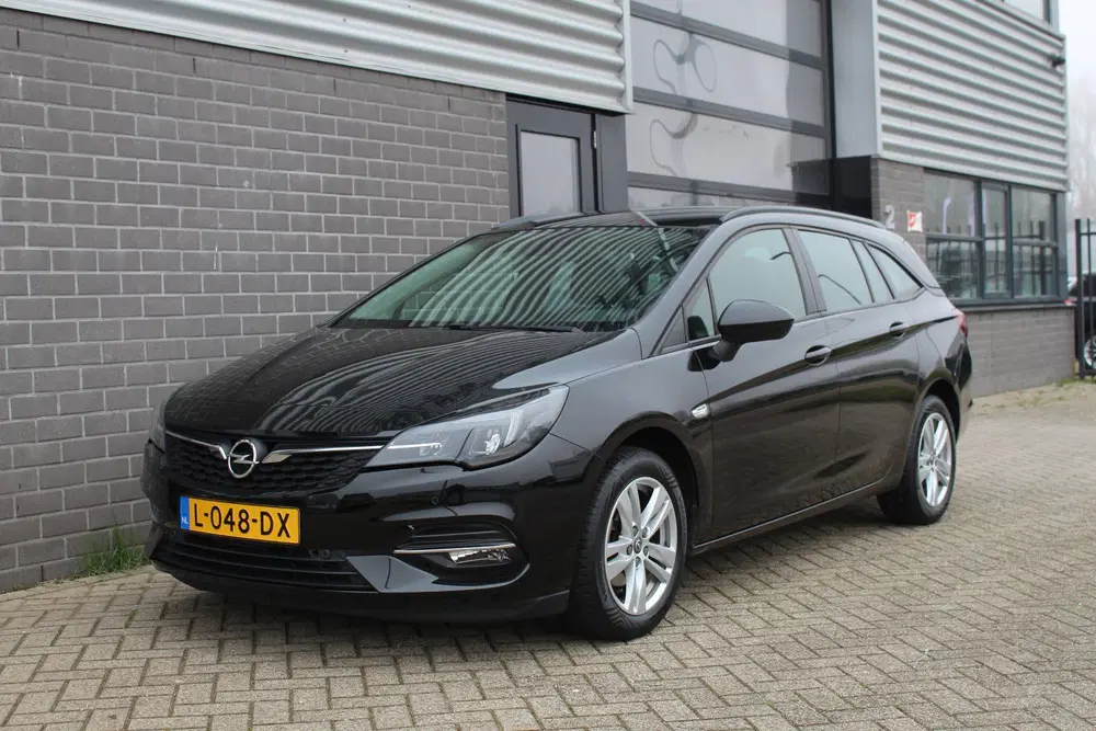 Opel Astra 1.2 Edition uit 2021, foto 4
