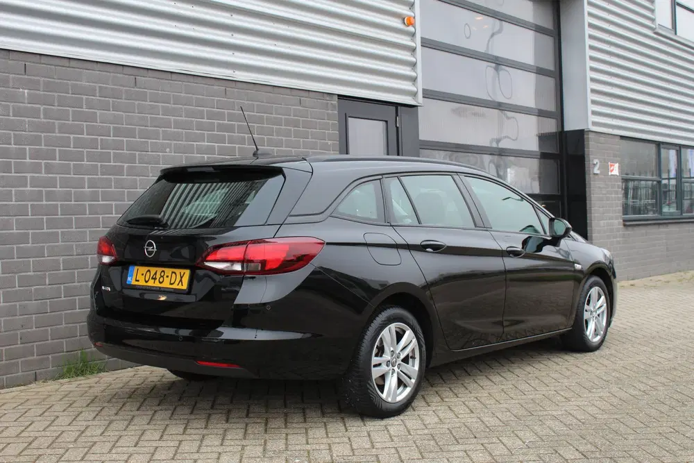 Opel Astra 1.2 Edition uit 2021, foto 5